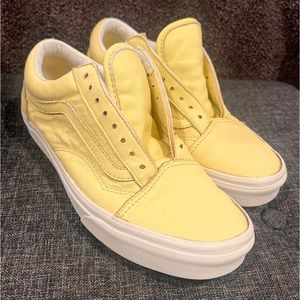 Vans "Old Skool" Yellow Leather shoes. Women 8.5/Men 7.0. Great used condition!